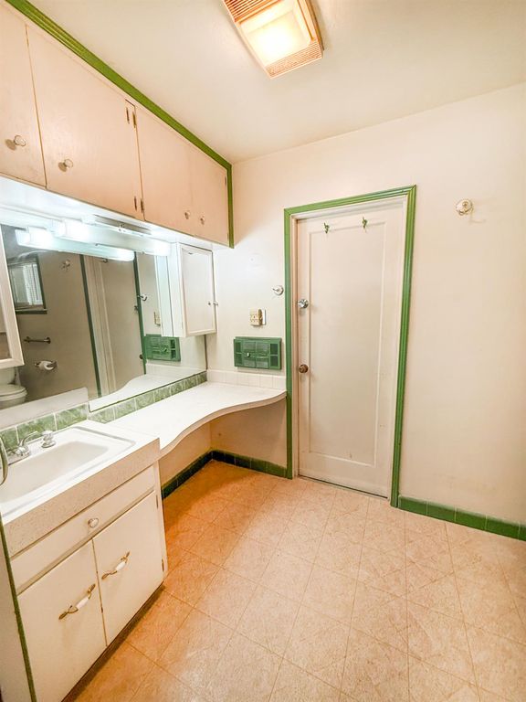 Image 21 of property listing at 738 N Garden Avenue, Fresno, CA 93727