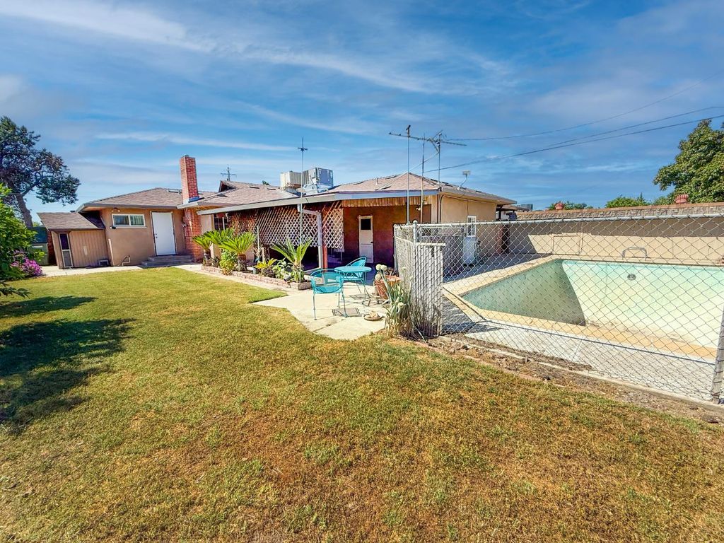 Image 25 of property listing at 738 N Garden Avenue, Fresno, CA 93727