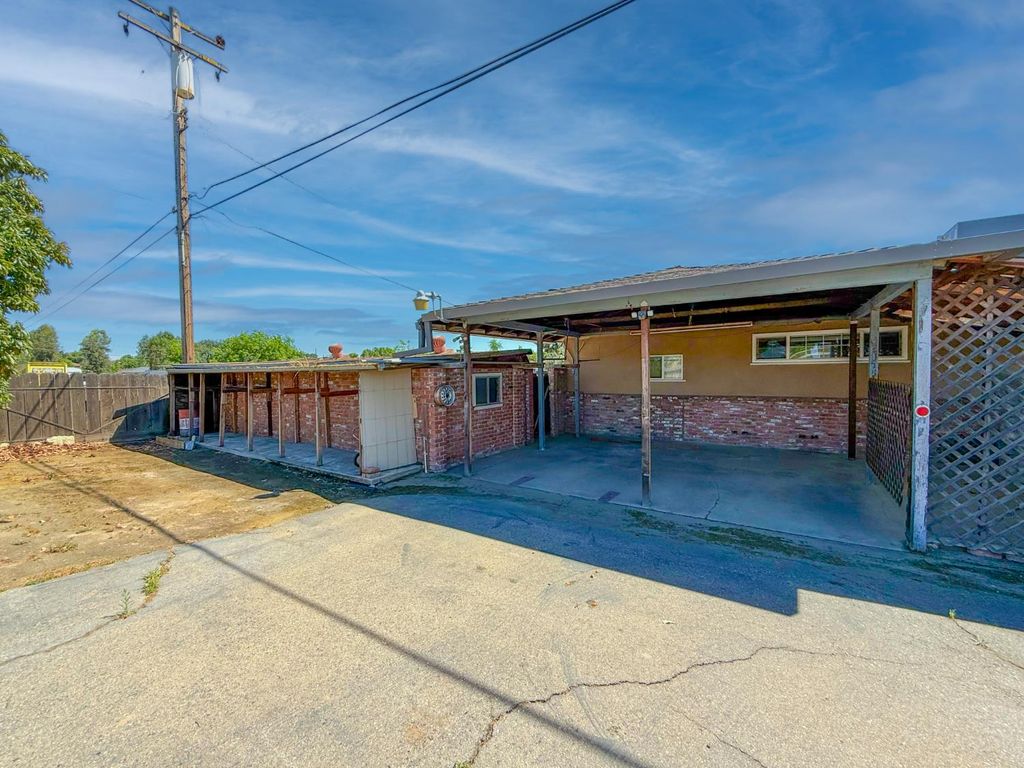 Image 27 of property listing at 738 N Garden Avenue, Fresno, CA 93727