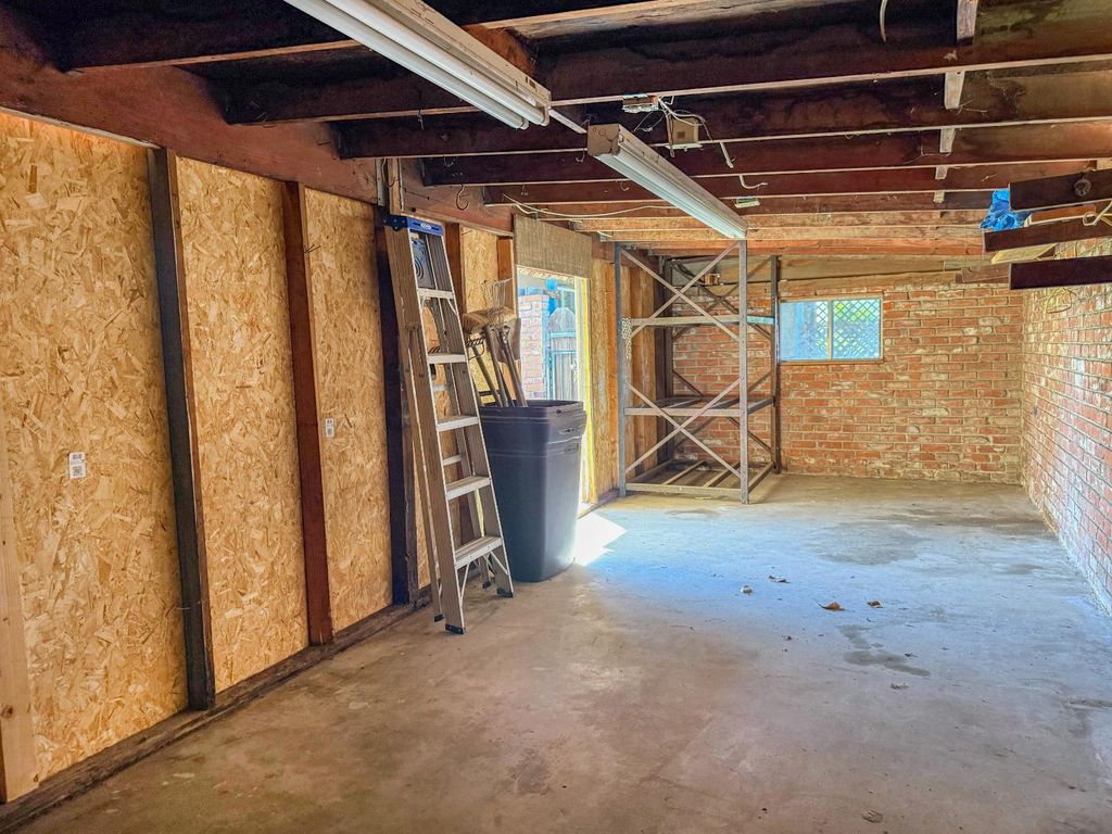 Image 30 of property listing at 738 N Garden Avenue, Fresno, CA 93727