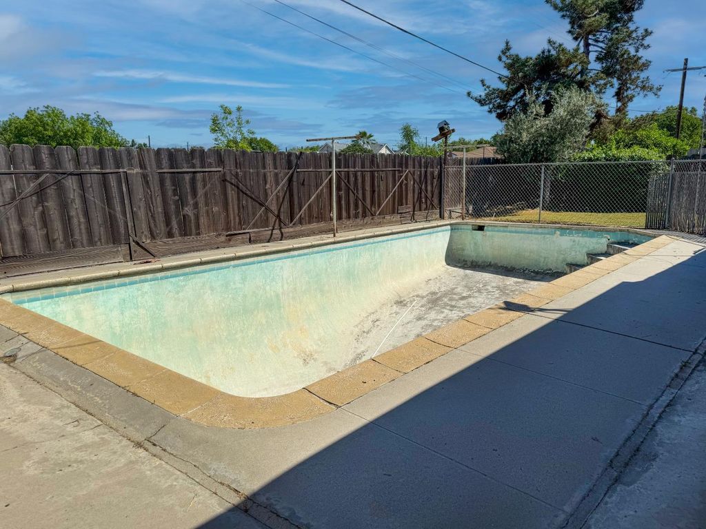 Image 31 of property listing at 738 N Garden Avenue, Fresno, CA 93727