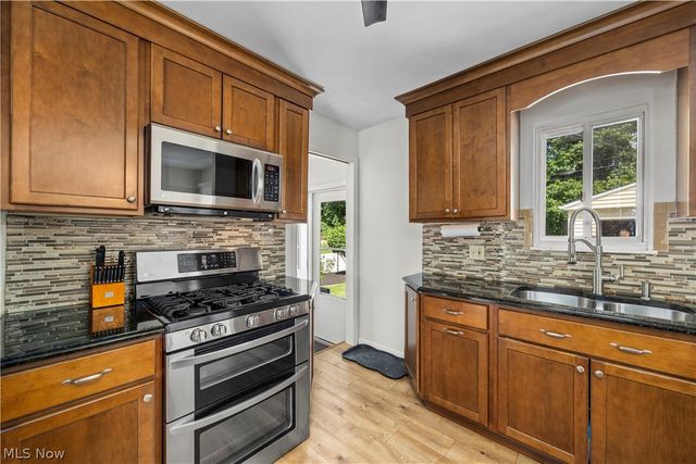 319 Erieview Boulevard, Sheffield Lake, OH 44054