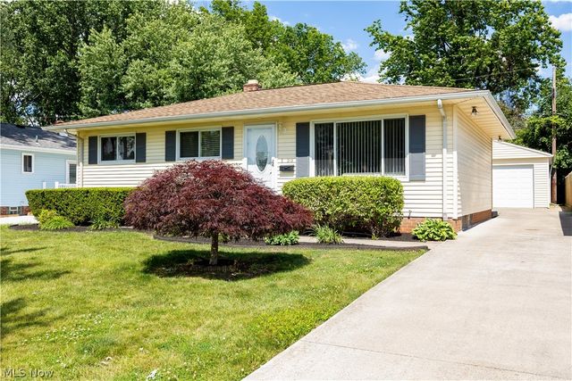 319 Erieview Boulevard, Sheffield Lake, OH 44054