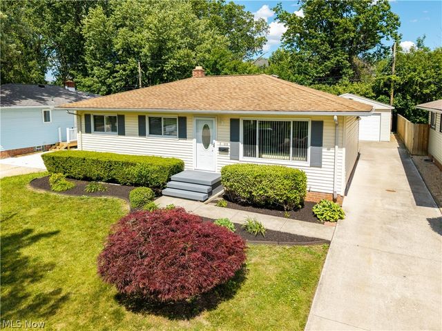 319 Erieview Boulevard, Sheffield Lake, OH 44054