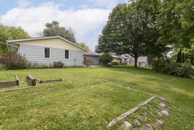 1527 N Holden STREET, Port Washington, WI 53074