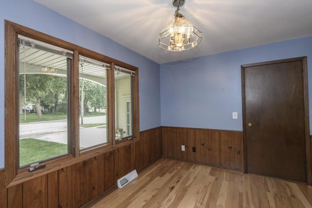 1527 N Holden STREET, Port Washington, WI 53074