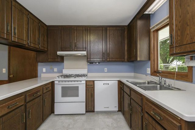 1527 N Holden STREET, Port Washington, WI 53074