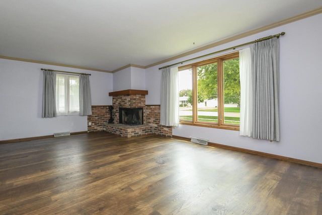 1527 N Holden STREET, Port Washington, WI 53074