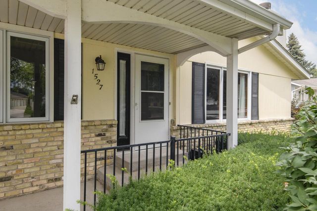 1527 N Holden STREET, Port Washington, WI 53074