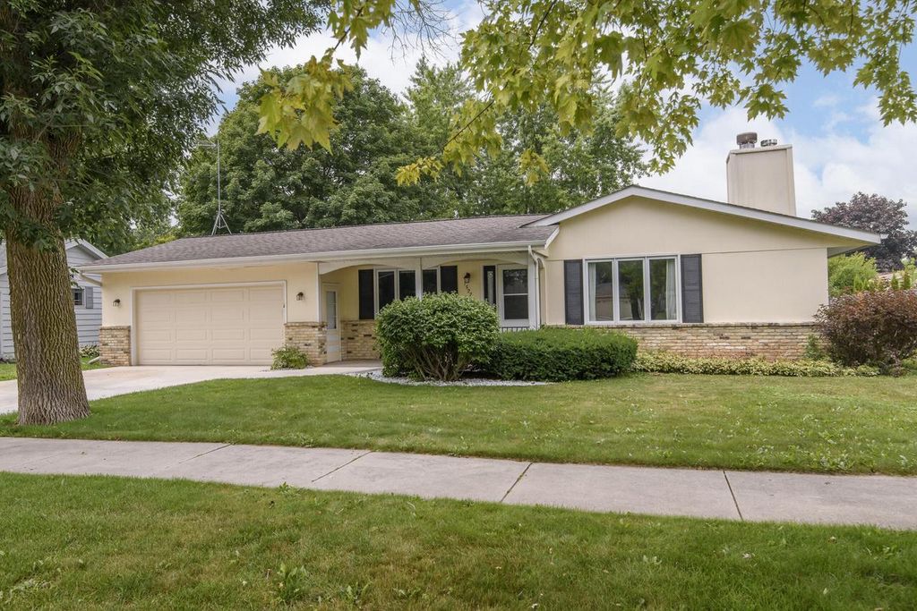 1527 N Holden STREET, Port Washington, WI 53074