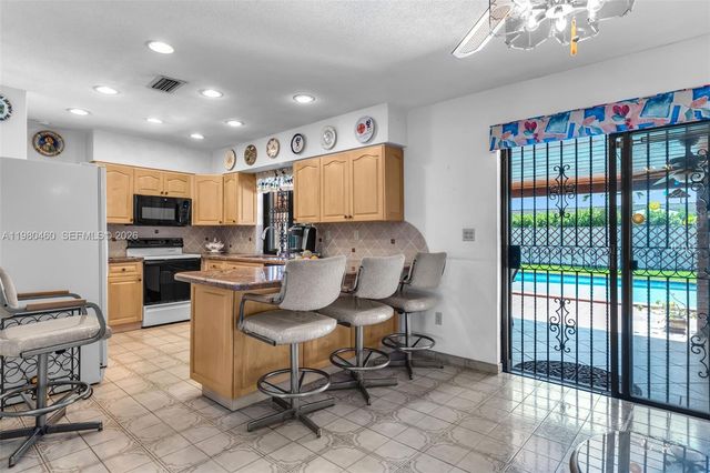 9310 SW 20th St, Miami, FL 33165