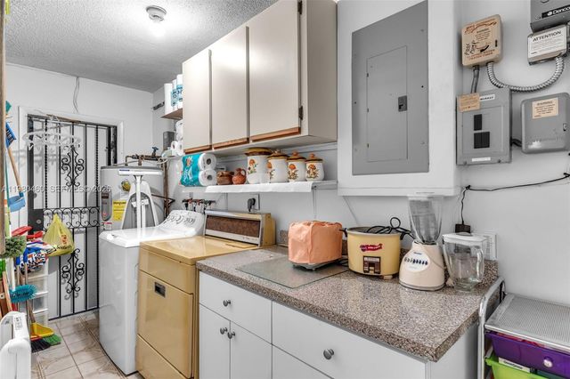 9310 SW 20th St, Miami, FL 33165