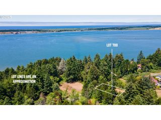 1227 Seagate, Coos Bay, OR 97420