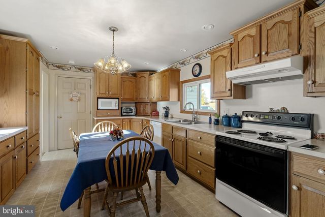 655 W ROUTE 897, Reinholds, PA 17569