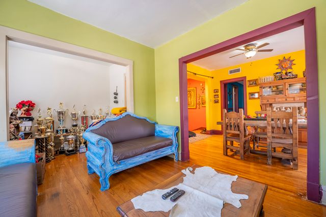 3383 N Milwaukee Avenue, Chicago, IL 60641