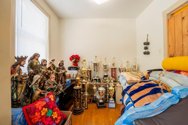 3383 N Milwaukee Avenue, Chicago, IL 60641