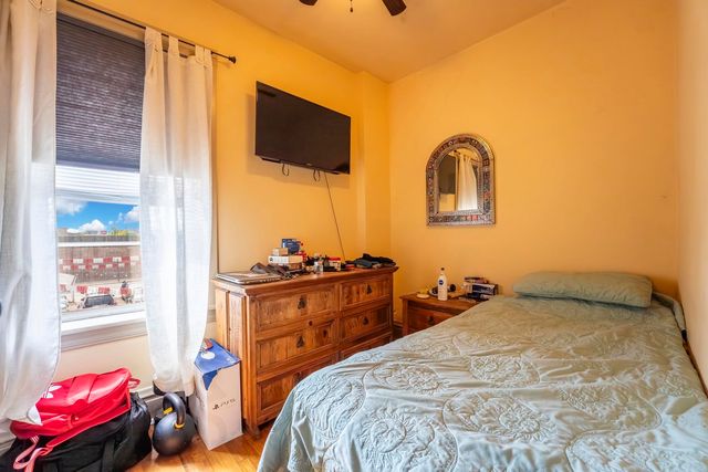 3383 N Milwaukee Avenue, Chicago, IL 60641