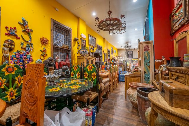 3383 N Milwaukee Avenue, Chicago, IL 60641