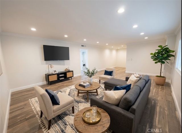 5354 Lindley 204, Los Angeles, CA 91316