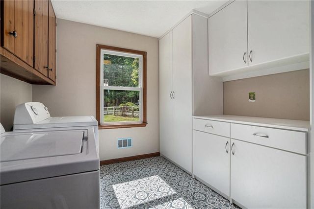 4390 Inns Brook Drive, Snellville, GA 30039