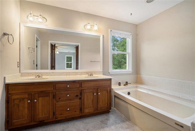 4390 Inns Brook Drive, Snellville, GA 30039