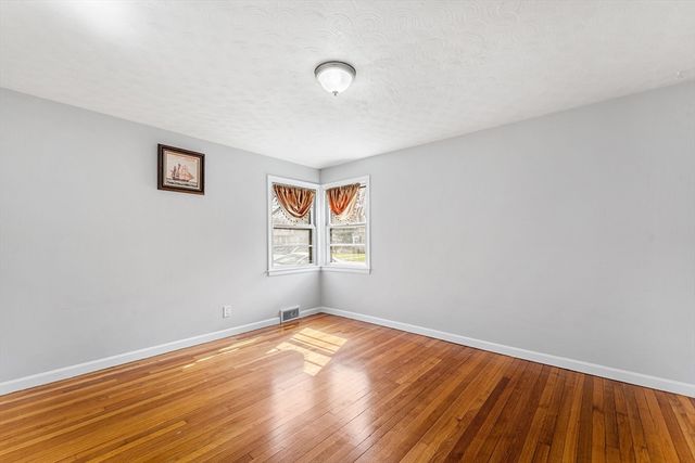 35 Woodway Dr, Shrewsbury, MA 01545