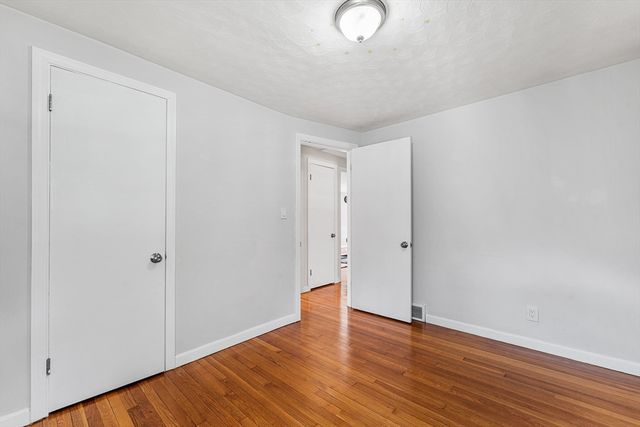 35 Woodway Dr, Shrewsbury, MA 01545