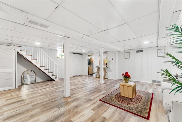 35 Woodway Dr, Shrewsbury, MA 01545