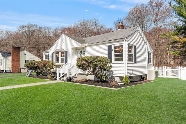 35 Woodway Dr, Shrewsbury, MA 01545