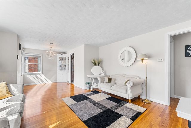 35 Woodway Dr, Shrewsbury, MA 01545