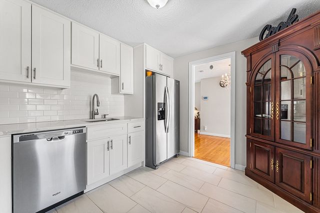 35 Woodway Dr, Shrewsbury, MA 01545