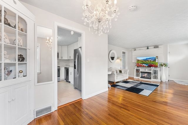 35 Woodway Dr, Shrewsbury, MA 01545