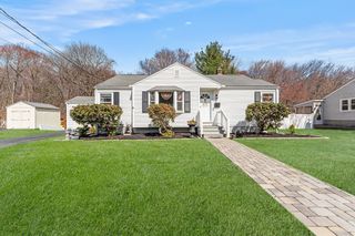 35 Woodway Dr, Shrewsbury, MA 01545