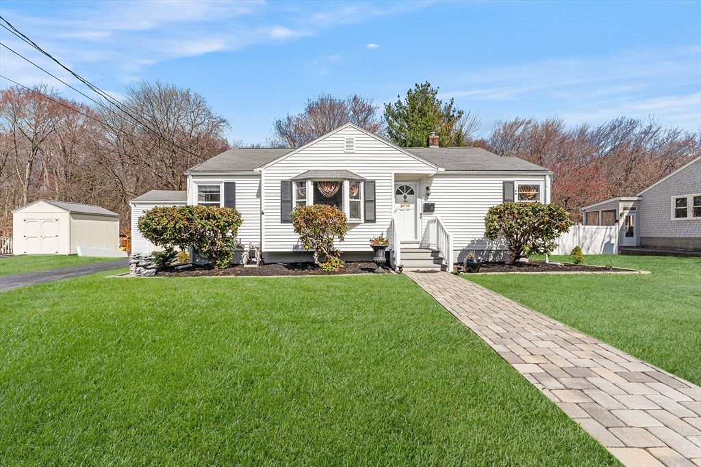 35 Woodway Dr, Shrewsbury, MA 01545