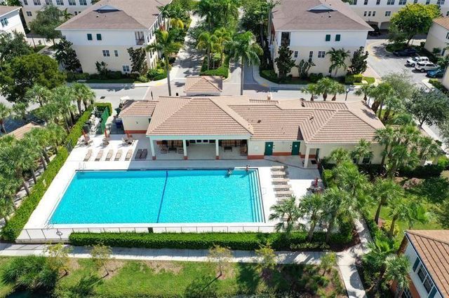 208 SW 7th Court, Pompano Beach, FL 33060