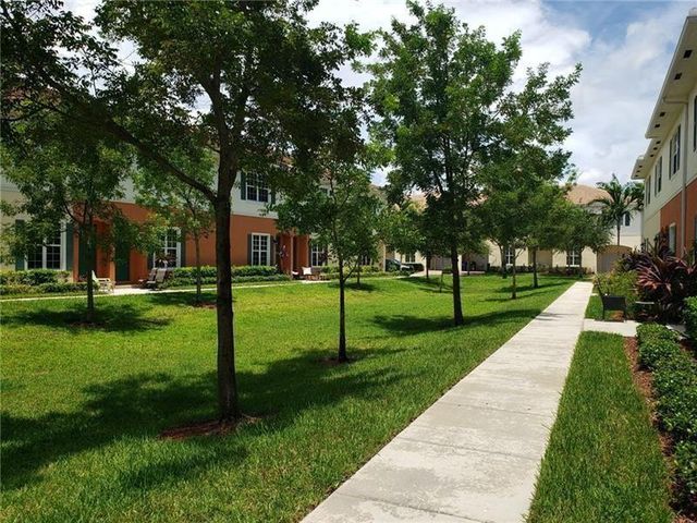 208 SW 7th Court, Pompano Beach, FL 33060