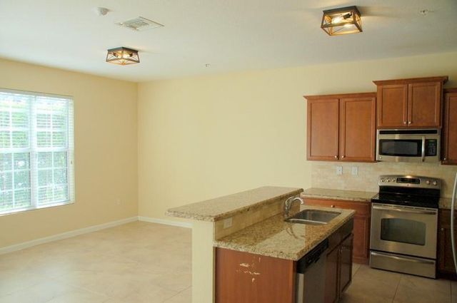 208 SW 7th Court, Pompano Beach, FL 33060