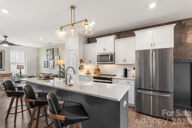 318 Simeon Drive, Charlotte, NC 28208