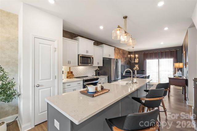 318 Simeon Drive, Charlotte, NC 28208