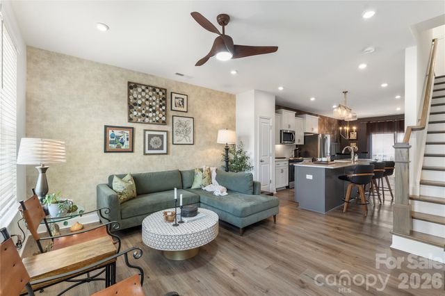 318 Simeon Drive, Charlotte, NC 28208