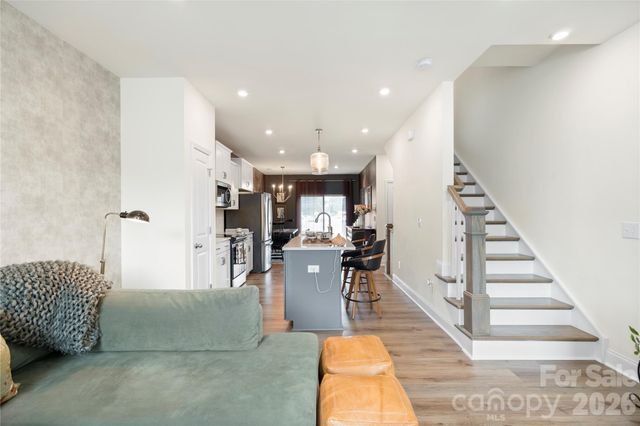 318 Simeon Drive, Charlotte, NC 28208