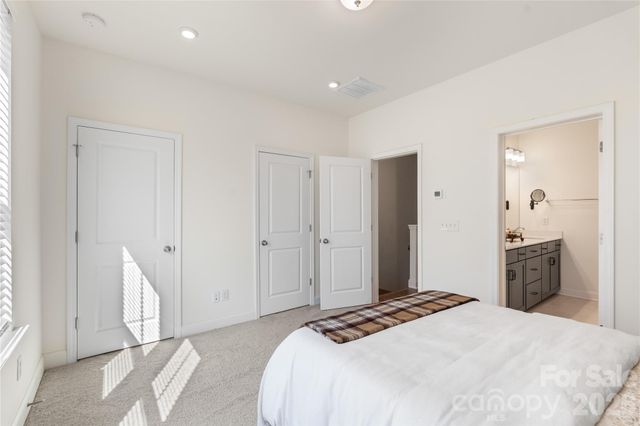 318 Simeon Drive, Charlotte, NC 28208