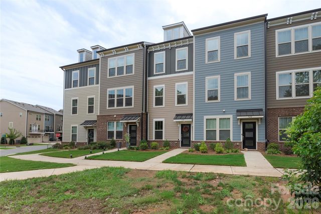 318 Simeon Drive, Charlotte, NC 28208