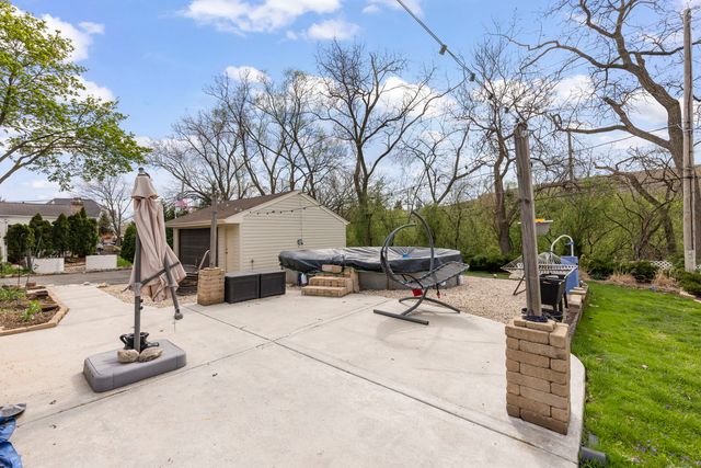 5818 Ridgewood Drive, Western Springs, IL 60558