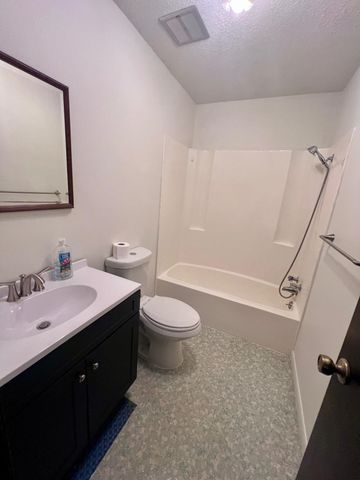 506 N Birch Ave, Valley Center, KS 67147