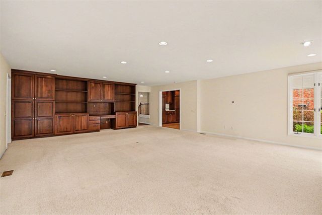 910 S Shady Hollow Circle, Bloomfield Hills, MI 48304