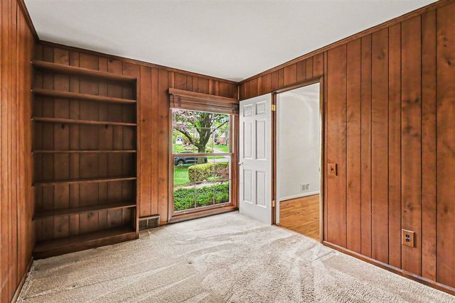 910 S Shady Hollow Circle, Bloomfield Hills, MI 48304