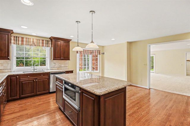 910 S Shady Hollow Circle, Bloomfield Hills, MI 48304