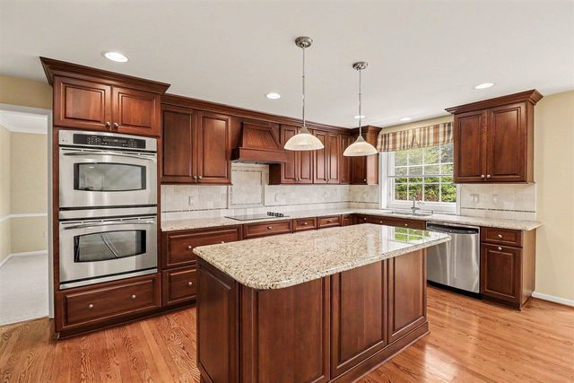 910 S Shady Hollow Circle, Bloomfield Hills, MI 48304