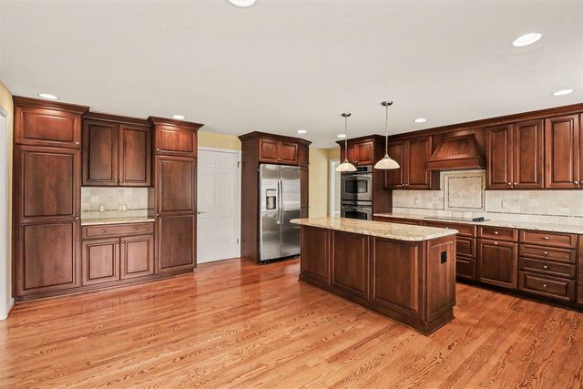 910 S Shady Hollow Circle, Bloomfield Hills, MI 48304
